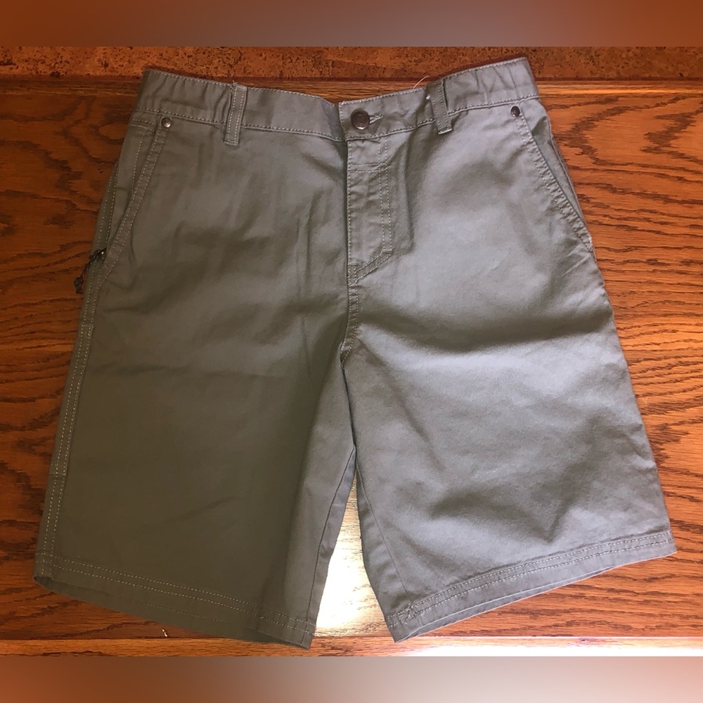 NEW Columbia Flex ROC shorts. Size: Youth Large. Olive Green color. - Picture 3 of 7